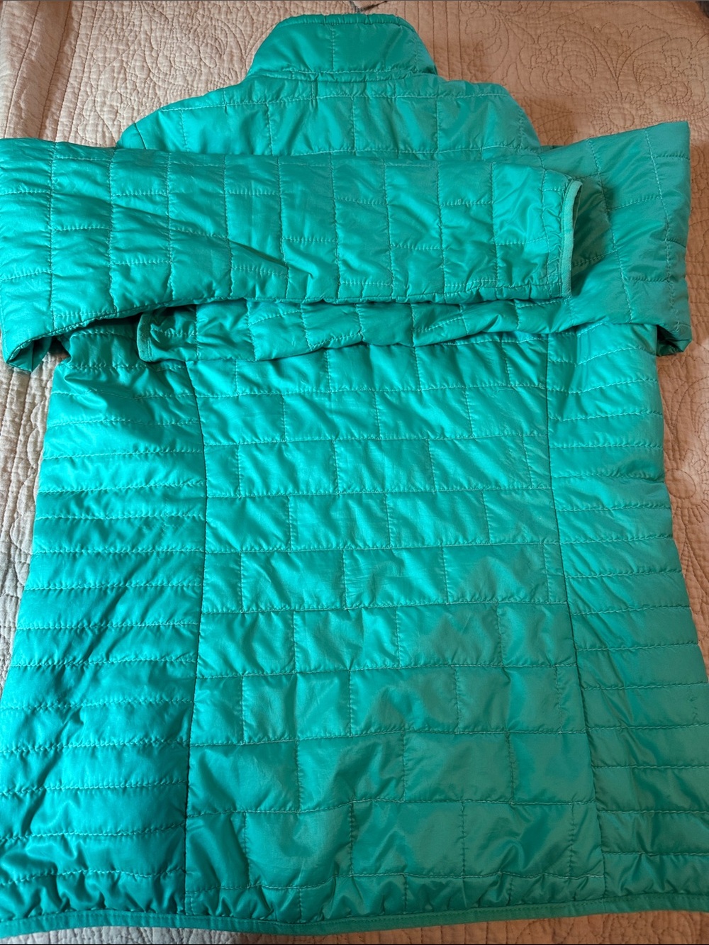 Patagonia Women’s Teal Quilted Puffer Pullover - Picture 2 of 3